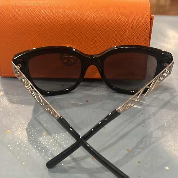 Tory Burch Logo Sunglasses - Picture 3 of 6